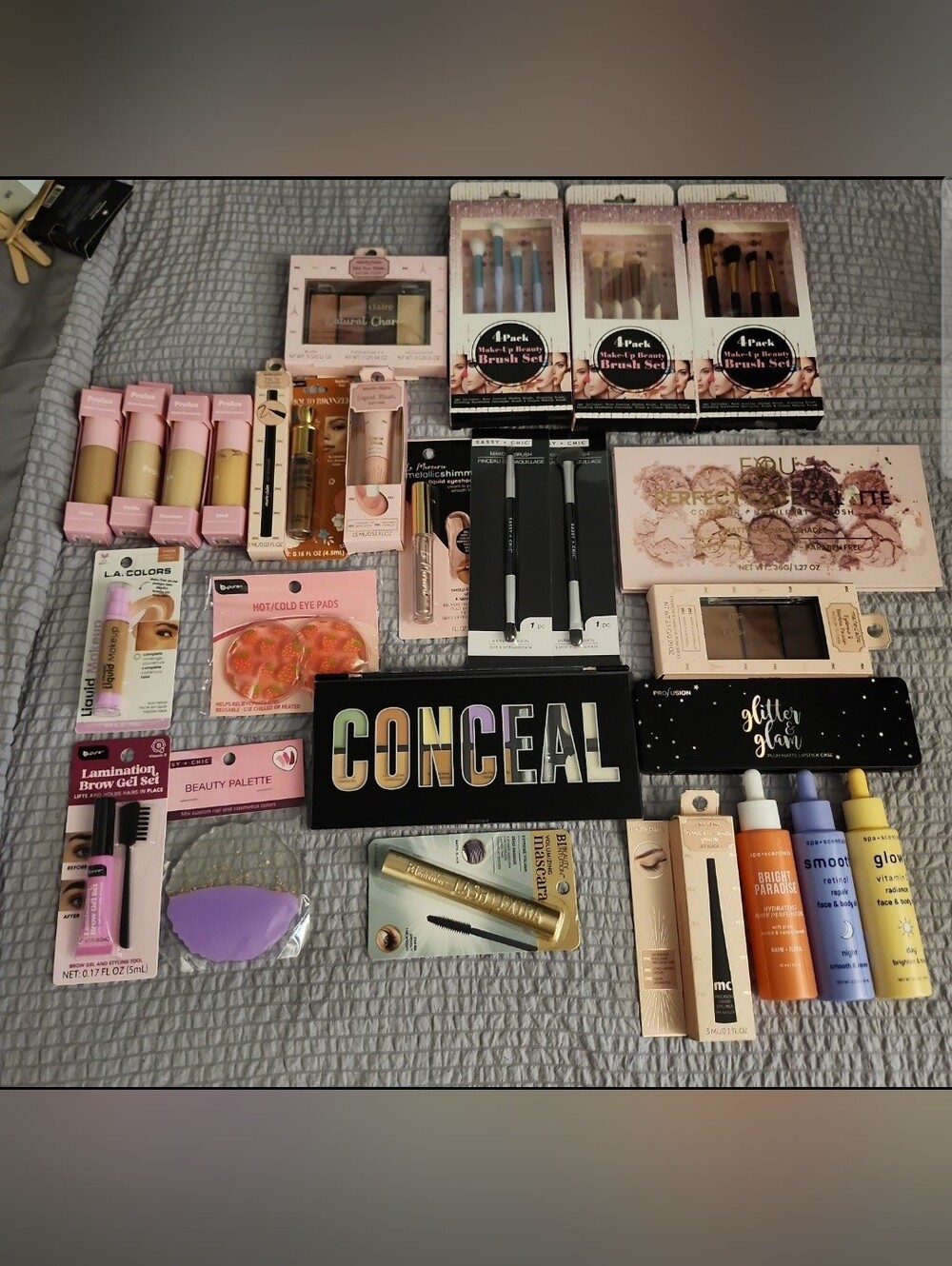 Assorted Makeup Collection - Conceal Palette in Black (Various Brands)